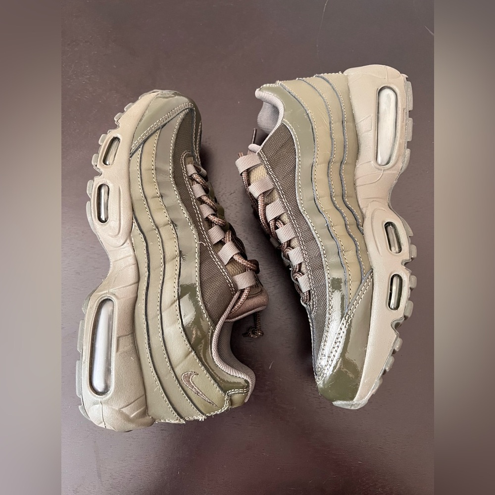 Women’s Air Max 95 Khaki Green Size 7.5 *Rare color*